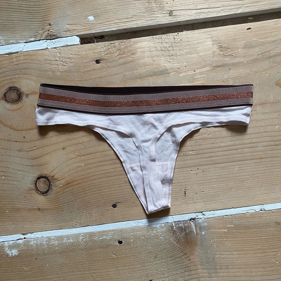 NWOT Victoria’s Secret thong - Picture 2 of 4